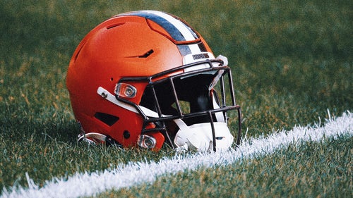 NFL Trending Image: Two Cleveland Browns players robbed at gunpoint, per police report